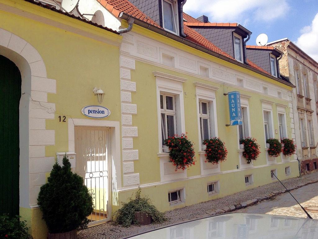 Pension & Sauna Am Lorenz Calbe ภายนอก รูปภาพ