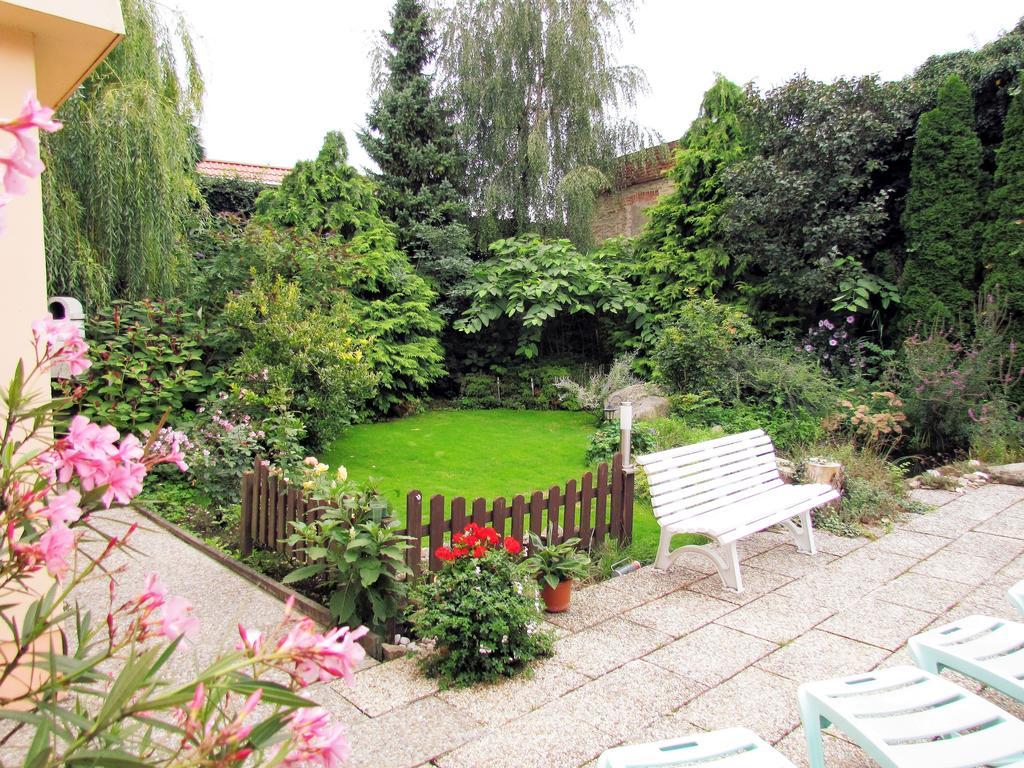 Pension & Sauna Am Lorenz Calbe ภายนอก รูปภาพ