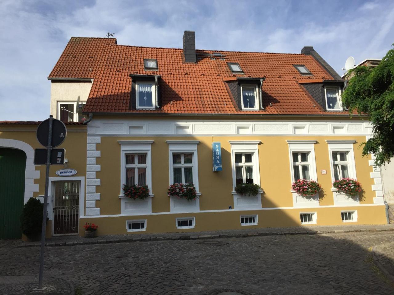 Pension & Sauna Am Lorenz Calbe ภายนอก รูปภาพ